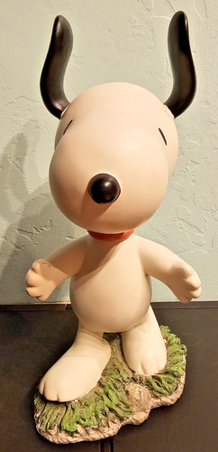 Dancing snoopy resin - dancing,